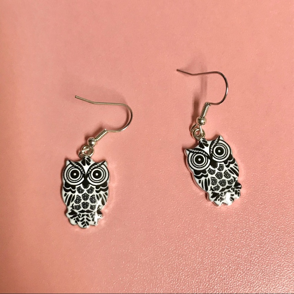 4/$10!!Black and white Owl dangle earrings